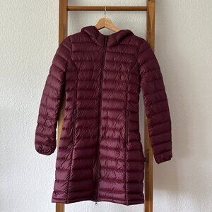 Aritizia TNA The Botanie Super Light Puff Coat Nylon Zip Up Burgundy